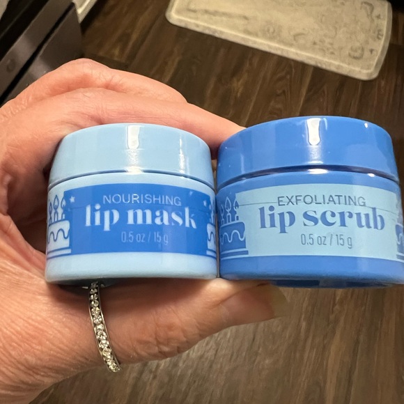 BATH & BODY Birthday Frosting Nourishing Lip Mask & Exfoliating Lip Scrub - Picture 4 of 4